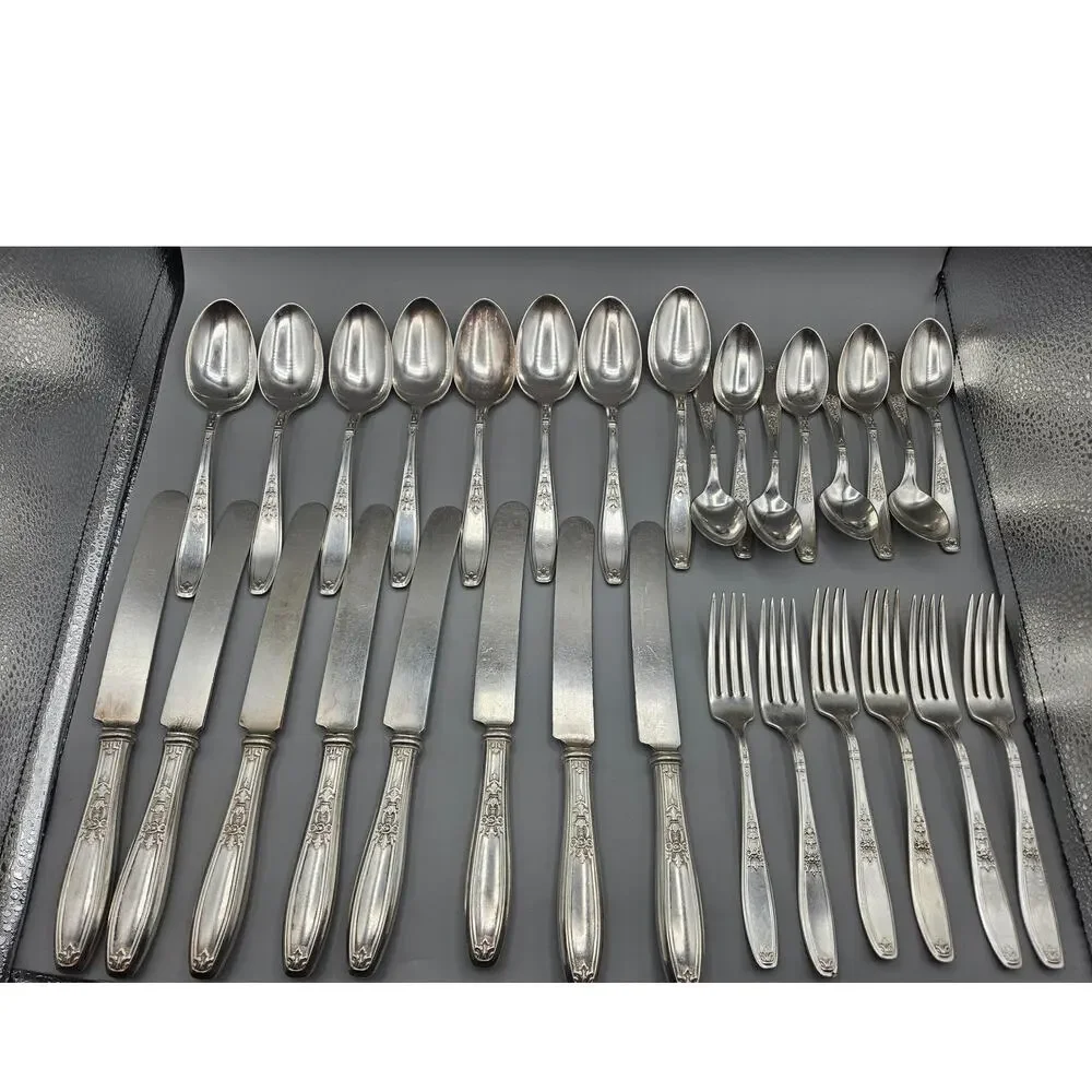 Vintage 1847 Rogers Bros Ambassador 30 pc Flatware Set